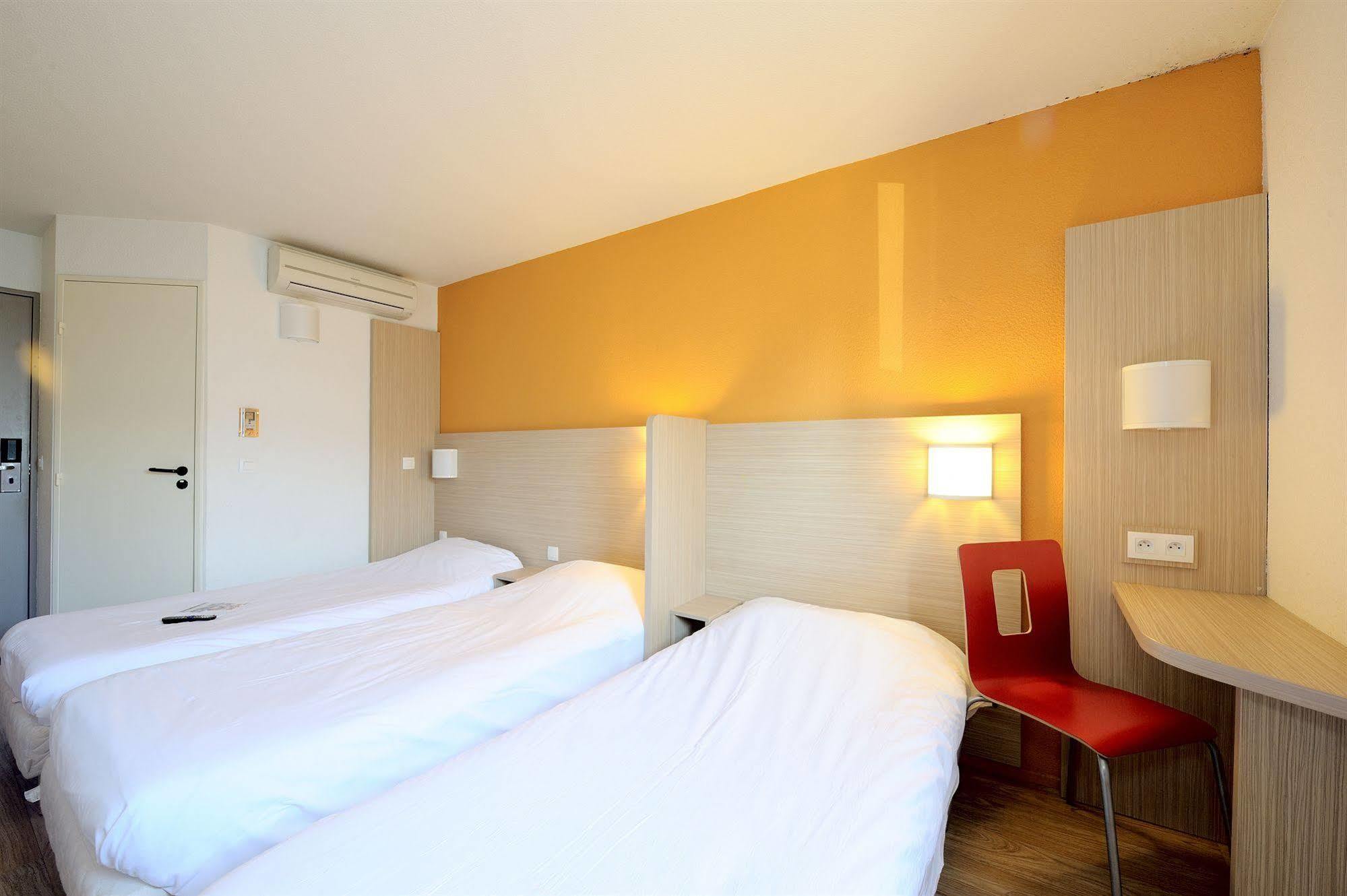 Hotel Kennedy Parc Des Expositions Тарб Экстерьер фото